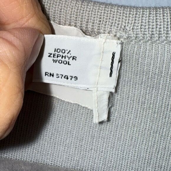 D.Fine Men’s Gray 100% Zephyr Wool Made in USA V Neck Sweater Size M EUC - Picture 6 of 8